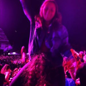 Meet your Posher, Ava